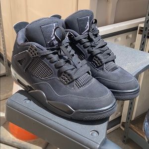 Retro Jordan 4 “Black Cats”